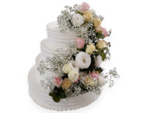 tort weselny z żywymi kwiatami